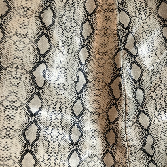 Faux leather snake print mini skirt - Picture 2 of 4